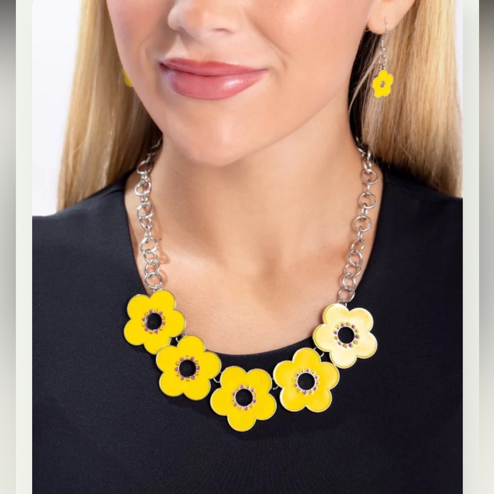 🌼🤗🌼 “CARTOON COUTURE” YELLOW NECKLACE WITH FREE EARRINGS ~ PAPARAZZI❗️ 🌼🤗🌼 - Picture 2 of 5
